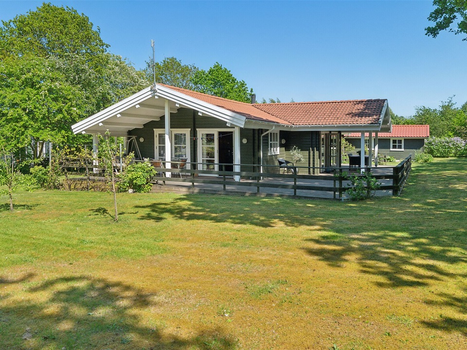 Sommerhus ved skov og strand - klar til indflytning